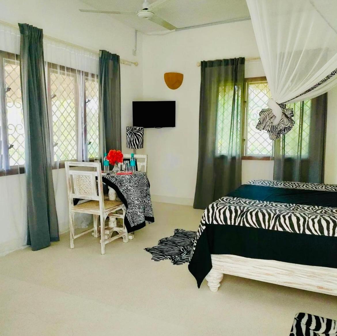 White Nyumba Malindi Apartment Exterior photo