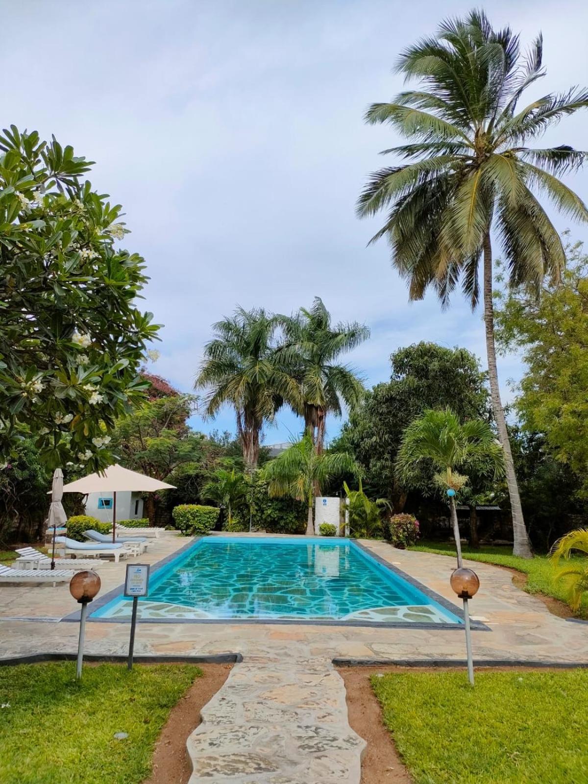 White Nyumba Malindi Apartment Exterior photo