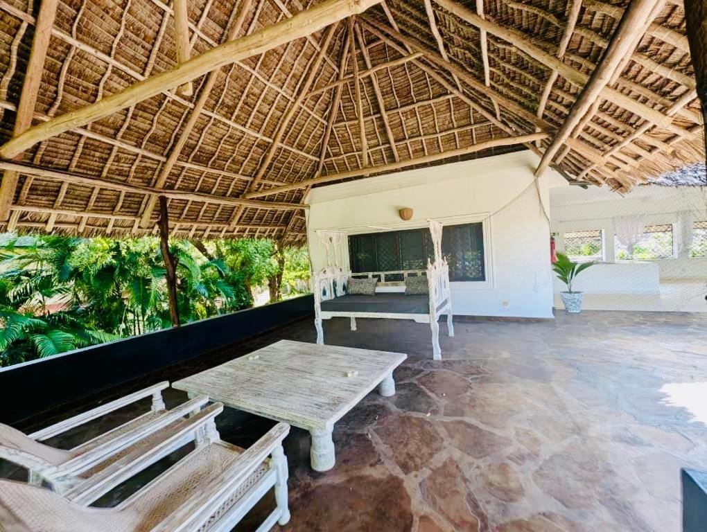 White Nyumba Malindi Apartment Exterior photo