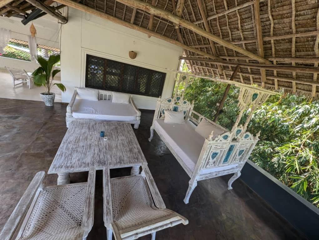 White Nyumba Malindi Apartment Exterior photo
