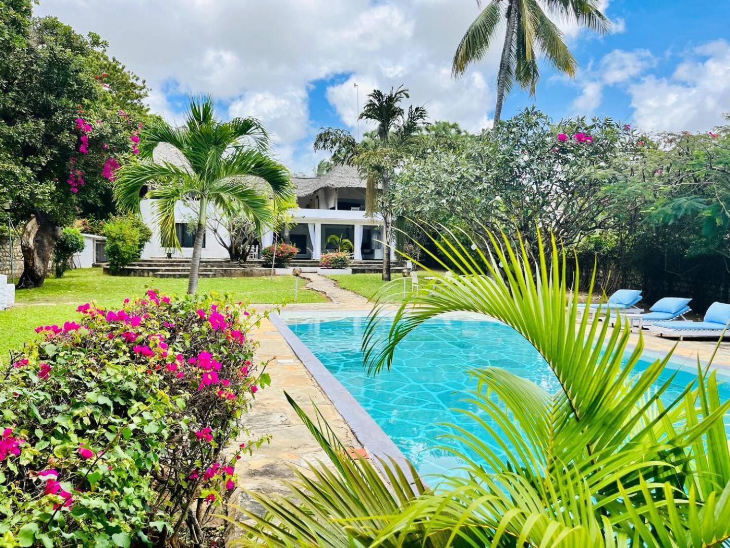 White Nyumba Malindi Apartment Exterior photo